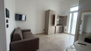 Living area - Studio Luce with Shared Garden, Kitchen, Wi-Fi, and Air Conditioning (Boncore)