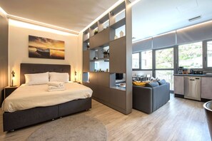 1 bedroom, desk, iron/ironing board, free WiFi - Luxury Haven in the most ideal area of Athens 2 (Athina)
