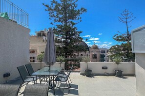 Outdoor dining - Luxury Haven in the most ideal area of Athens 2 (Athina)
