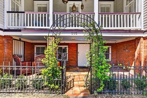 Terrace/patio - Garden Apartment Near Forsyth Park, Walkable & Convenient by Lucky Savannah (Savannah)