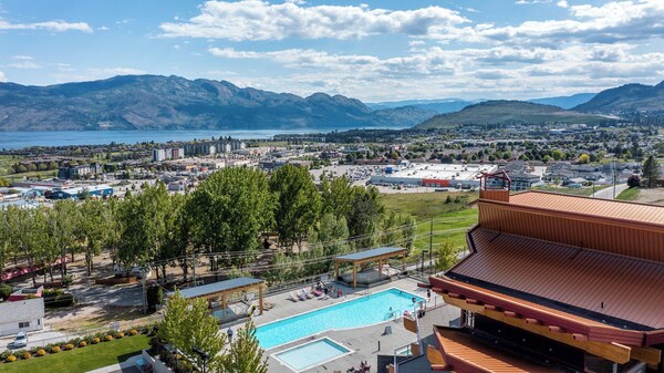 Spectacular View 1 Bdrm 202 At Amenity Filled Resort - British Columbia