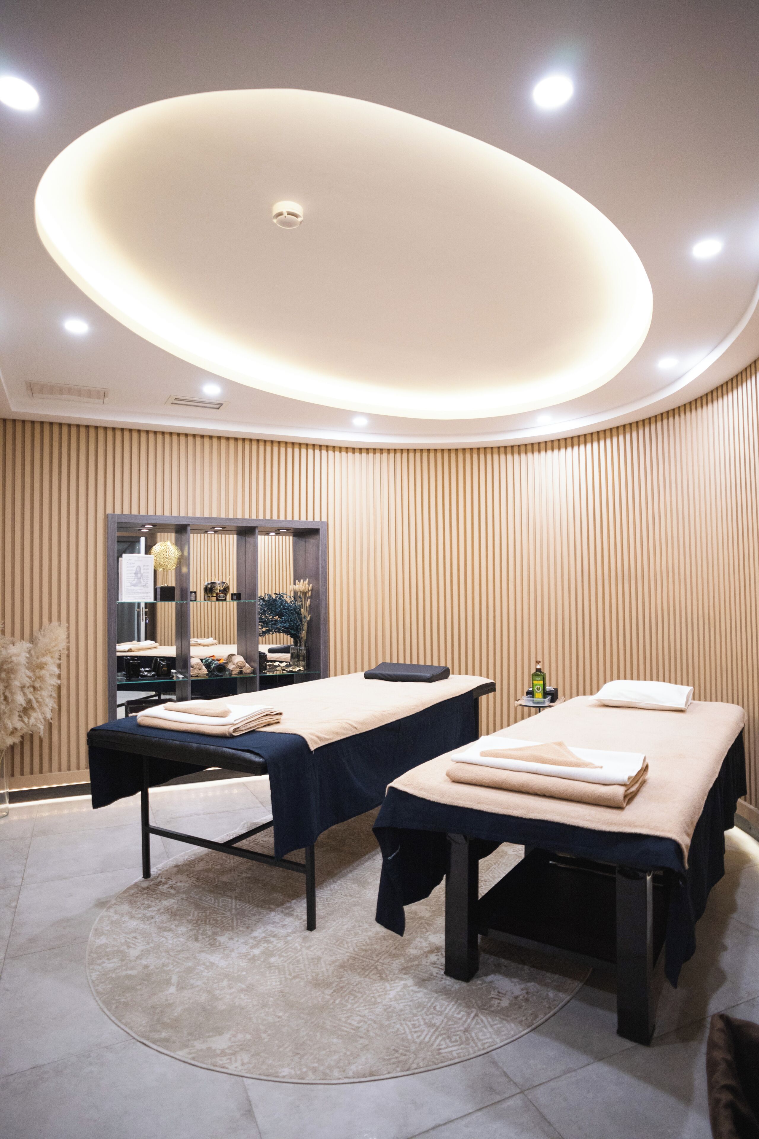 Couples treatment room(s), sauna, steam room, body treatments