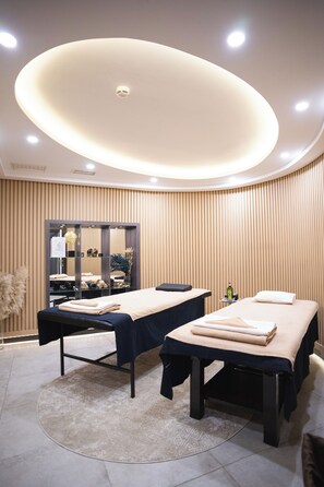 Couples treatment room(s), sauna, steam room, body treatments
