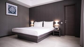 Luxury Suite, Courtyard View | Premium bedding, memory-foam beds, minibar, in-room safe