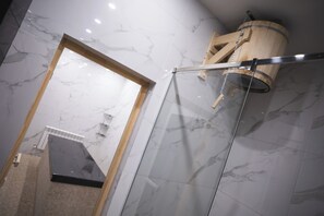 Couples treatment room(s), sauna, steam room, body treatments