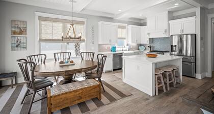 Beach Hangar - Luxury Home Orange Beach - Bikes Included - Resort Pool