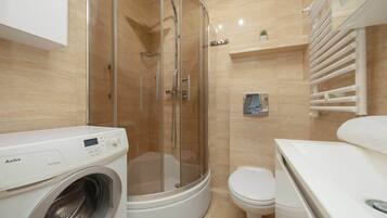 Shower, hair dryer, towels, shampoo