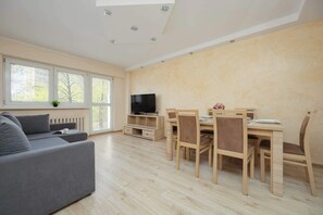 TV, offices - Cozy Apartment with Balcony | Workspace (Warszawa)