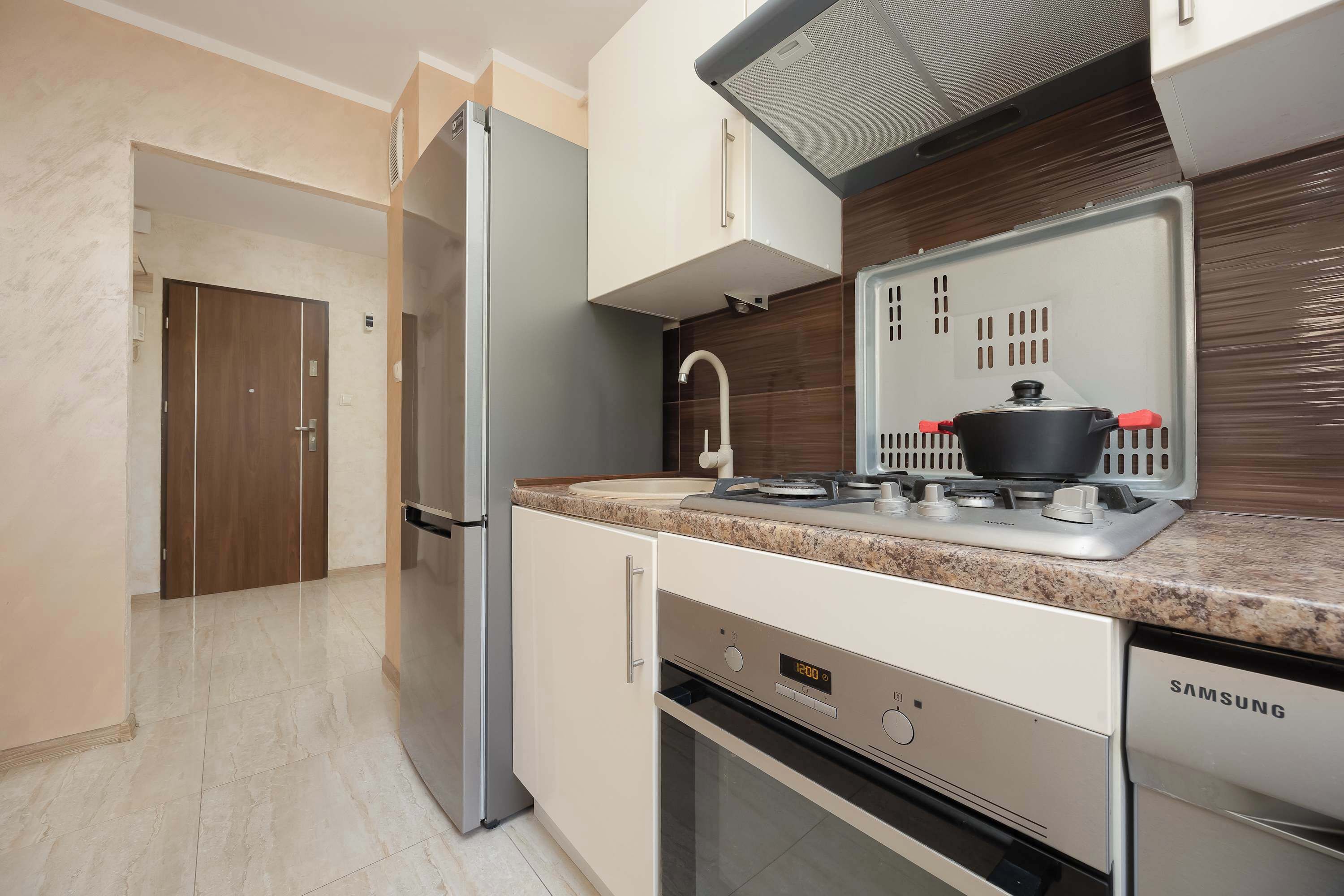 Fridge, oven, stovetop, dishwasher