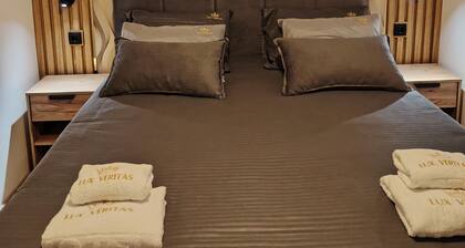 Lux Veritas Apartment – Free Parking, Near Center