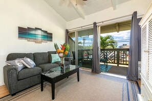 Smart TV - 2nd floor, updated studio, across from the beach! - Kihei Bay Surf A207 (Kihei)