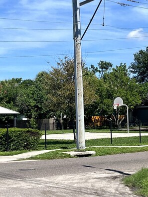 Property grounds - Enjoyable 1-bedroom apartment with AC in vibrant Tampa (Tampa)