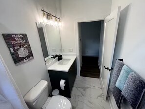 Bathroom - Enjoyable 1-bedroom apartment with AC in vibrant Tampa (Tampa)