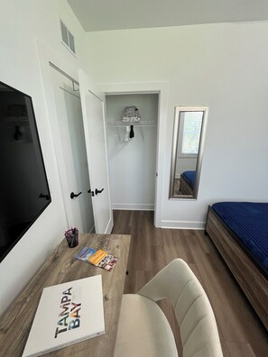 Room - New Stylish 1BR • Private Entry • Walk to Ybor City • Bikes Included (Tampa)