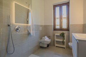 House - Echoes of the Lake in Lierna (Lierna)