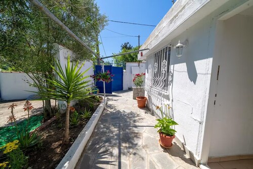 House Sleeps 6 With Sea View and Parking