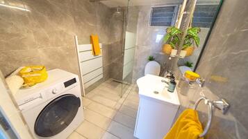Shower, hair dryer, towels
