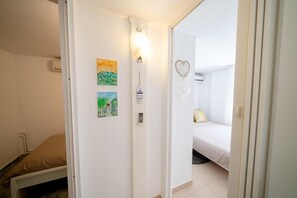 2 bedrooms, iron/ironing board, free WiFi, bed sheets - House Sleeps 6 With Sea View and Parking (Thermaikos)