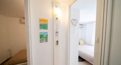House Sleeps 6 With Sea View and Parking