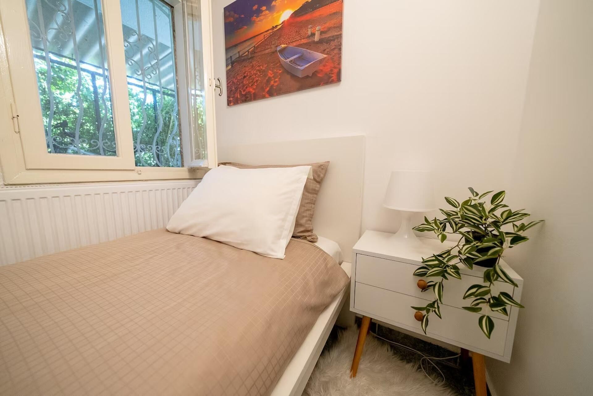 2 bedrooms, iron/ironing board, free WiFi, bed sheets