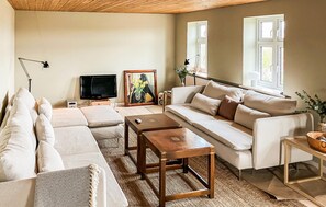 TV - Awesome home in Bedsted Thy (Bedsted Thy)
