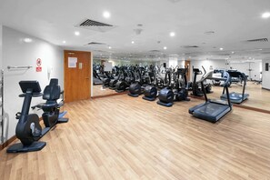 Fitness facility - Free housekeeping visits during your stay - StayShort - Comfortable 1 Bedroom in Production City that Sleeps 3! (Production City)