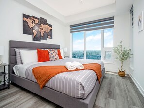 Room - Modern High-rise 24th Floor Condo w Private Patio (Kitchener)
