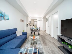Room - Modern High-rise 24th Floor Condo w Private Patio (Kitchener)