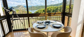 Apartment With Amazing Views to San Juan Lake