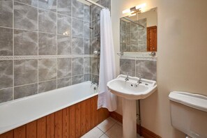 Hair dryer, towels - The Granary at Carr Edge Farm (Newbrough)