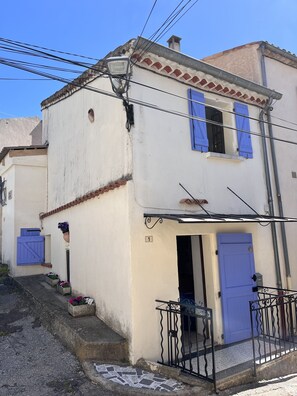 Exterior - Holiday Home “La Petite Maison” with Balcony and Wi-Fi (Puimoisson)