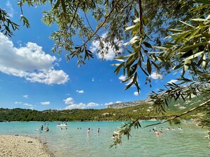 Beach - Holiday Home “La Petite Maison” with Balcony and Wi-Fi (Puimoisson)