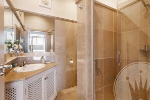 Shower, hair dryer, towels - La Manga Club Atalayas II Villa 616 (Cartagena)