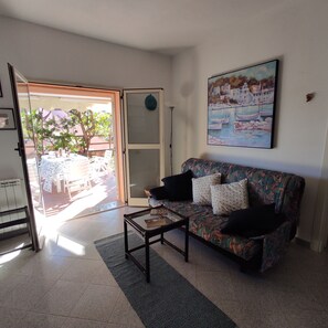 TV - San Lorenzo House With Garden In Budoni (San Lorenzo)