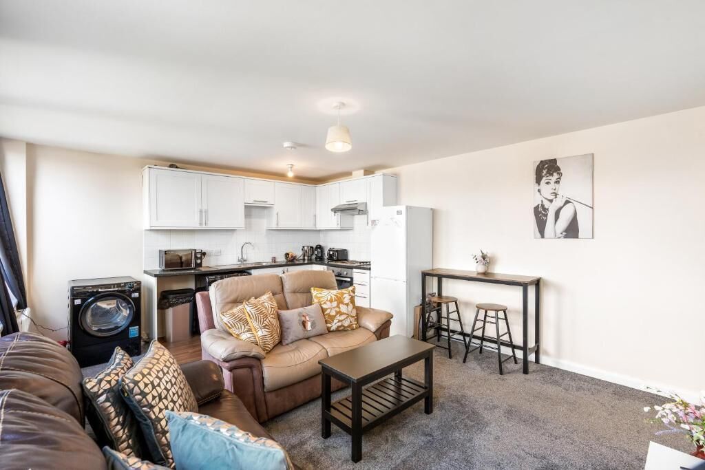 Apartment | Living area | Flat-screen TV