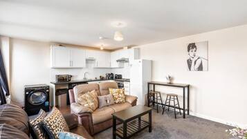 Apartment | Living area | Flat-screen TV