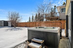 Tina de hidromasaje al aire libre