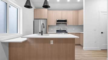 Micro-ondes, four, plaque de cuisson, lave-vaisselle