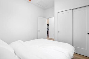 WiFi, bed sheets - "Avanta" a luxury stay from Richfort Hospitality (Calgary)