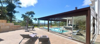 Villa Chalice - Luxury villa with heated pool and sea-view