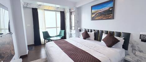 Premium Double Room, Mountain View | Desk, free WiFi