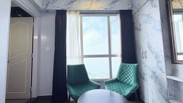 Premium Double Room, Mountain View | Desk, soundproofing, free WiFi