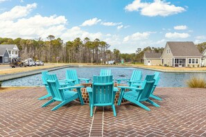 Outdoor dining - Carolina Cottage in Beau Coast w/Community Pool (Beaufort)