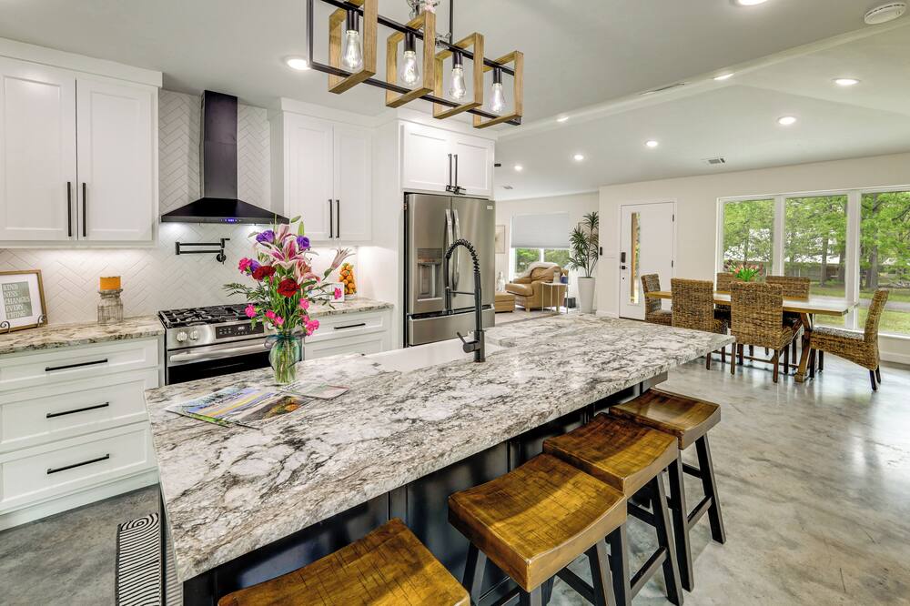Modern-style Home w/ Patio, Near Greers Ferry Lake - Rose Bud, AR