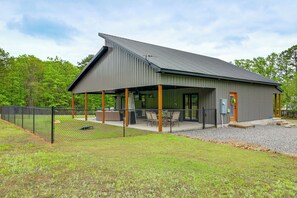 Interior - Modern-style Home w/ Patio, Near Greers Ferry Lake (Heber Springs)