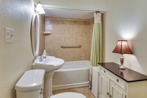 Apartment (0 Bedroom) | Interior - 2 Mi to Kansas City Stadium: Cozy Couples Studio! (Kansas City)