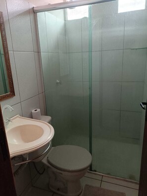 Shower, towels, soap, toilet paper - Convenience and comfort in Manaus, in the heart of Adrianópolis. (Manaus)