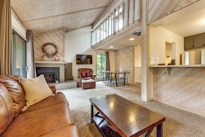 Interior - 2 Mi to Dorabella Cove: Dog-friendly Townhouse! (Shaver Lake)