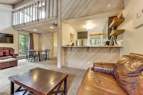 2 Mi to Dorabella Cove: Dog-friendly Townhouse!