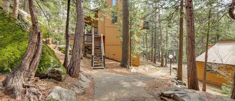 Apartment (2 Bedrooms) | Front of property